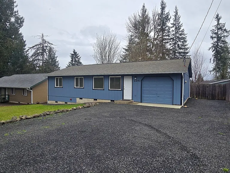2261 E Crestview Dr — Photo 2