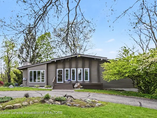 416 Gettysburg Dr, Lansing, MI 48917
