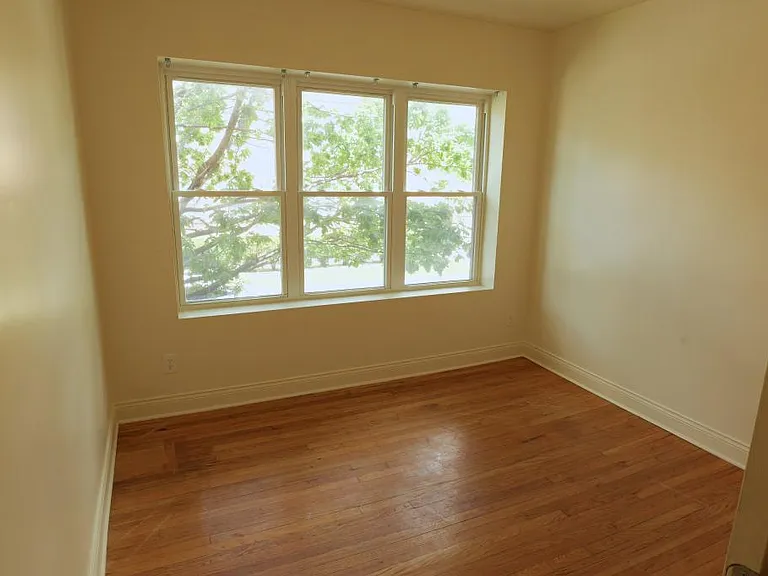 8101 S Loomis Blvd #1 — Photo 5