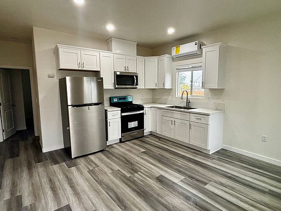 3rd image of 3023 46th St #0