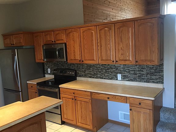 Slate stone backsplash