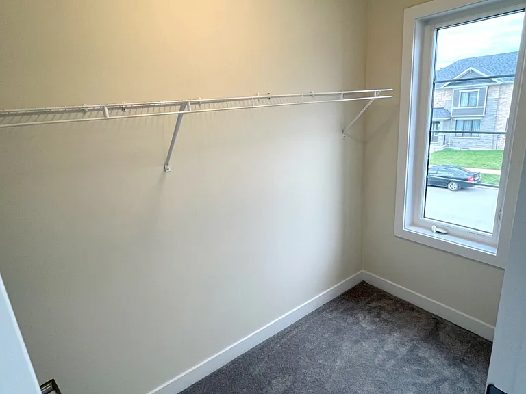 66 Aviron Cres — Photo 22