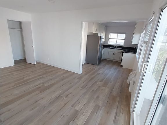 3rd image of 1541 N Formosa Ave #11