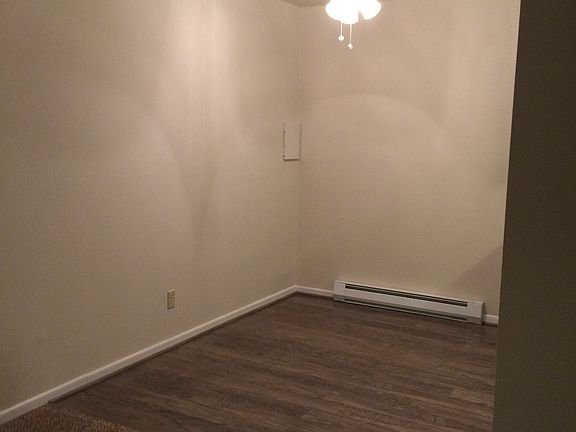 Eat in dining area with ceiling fan