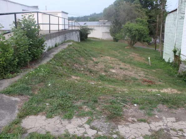 608 Gaston Ave, Fairmont, WV 26554