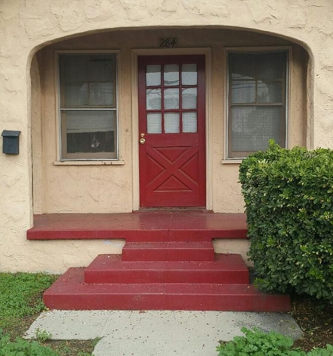 2nd image of 286 E 21st St