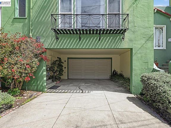 3rd image of 826-828 30th Ave
