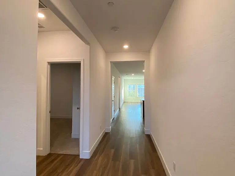 113 E Tyler Ave — Photo 16