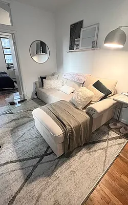 Rented by Jonis Realty | media 6