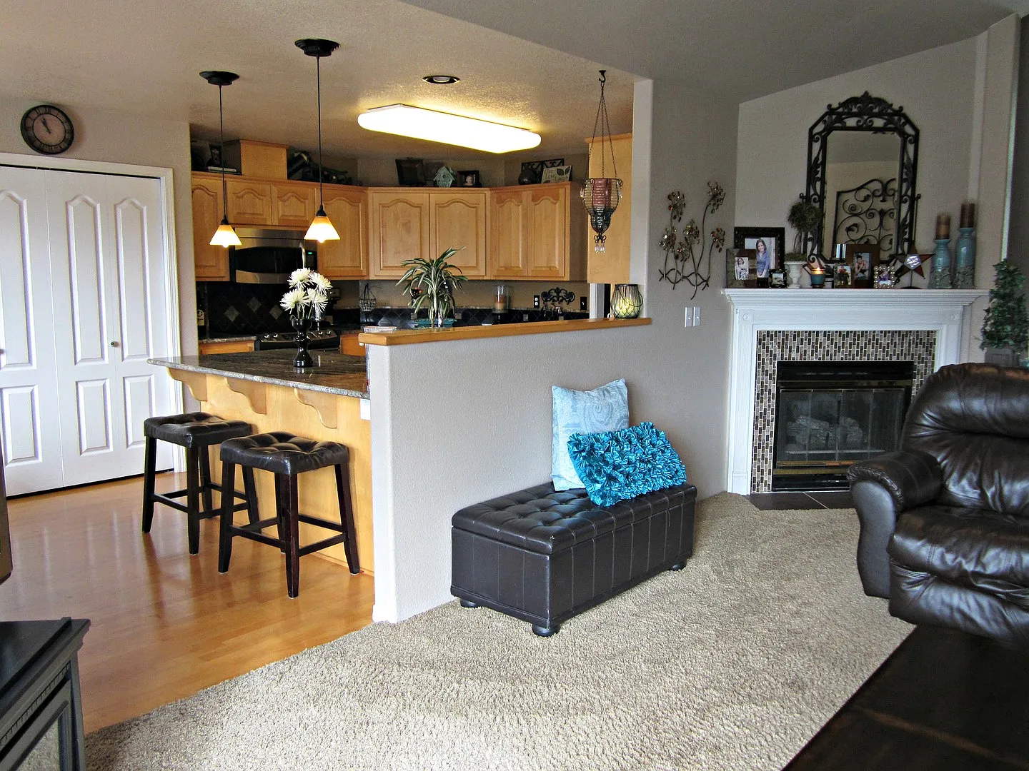 Beautiful Large 4 Bedroom Home in Hucrest! — Photo 2