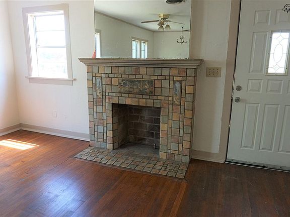 3rd image of 1610 Beverly Dr