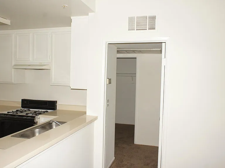 410 S Clementine St #106 — Photo 22