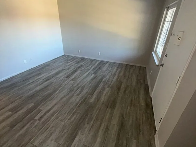 Naveen Pine Apartments — Photo 11