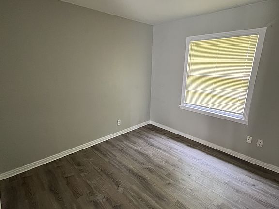 4th image of 2005 White Ave