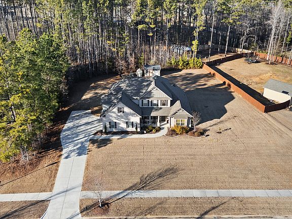 4th image of 170 Homestead Cir