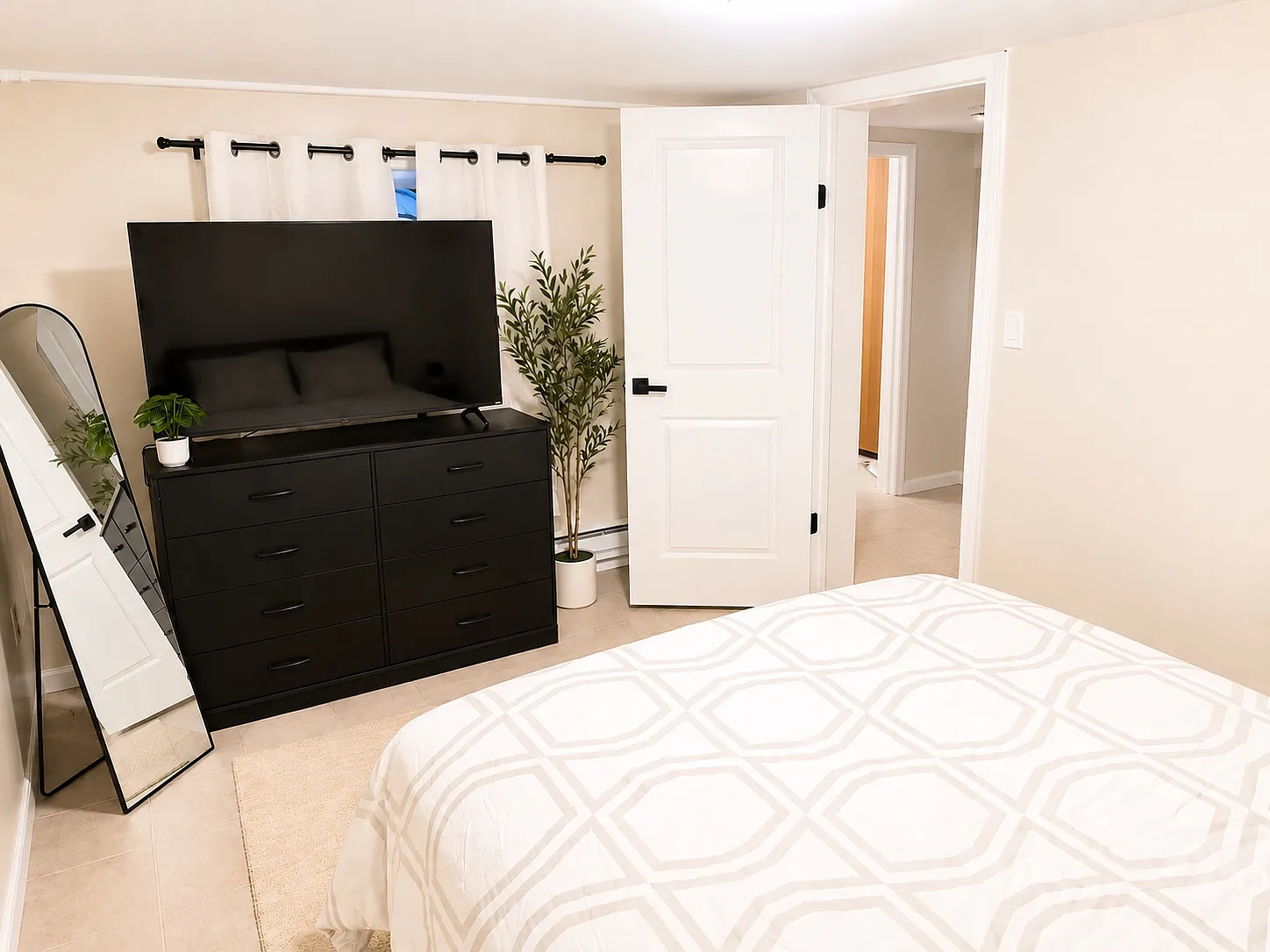 2 bed, 640 sqft, $2,500 — Photo 3