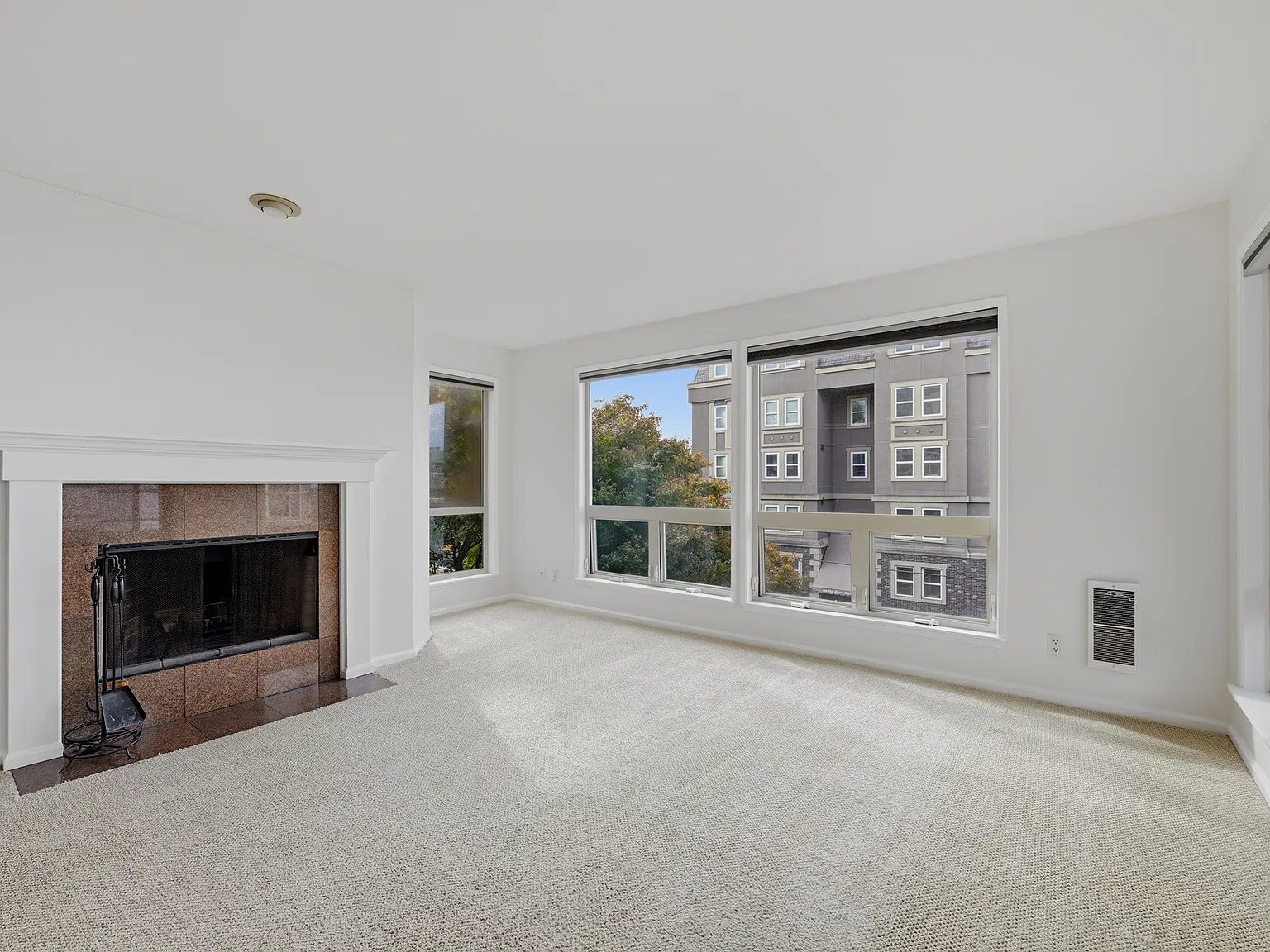 2 bed, 985 sqft, $2,995 — Photo 3