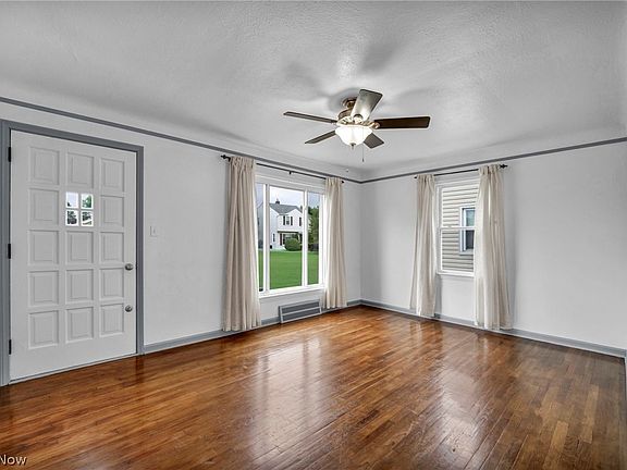 5th image of 2910 Commonwealth Dr