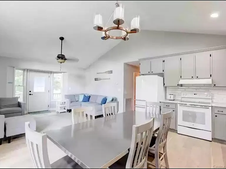 6702 Emerald Isle Dr — Photo 12