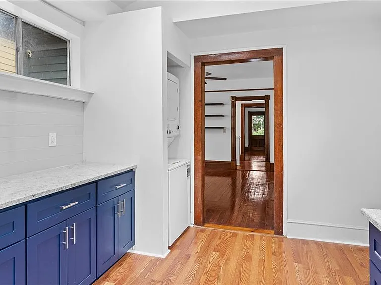 235 Elizabeth St NE #B — Photo 12