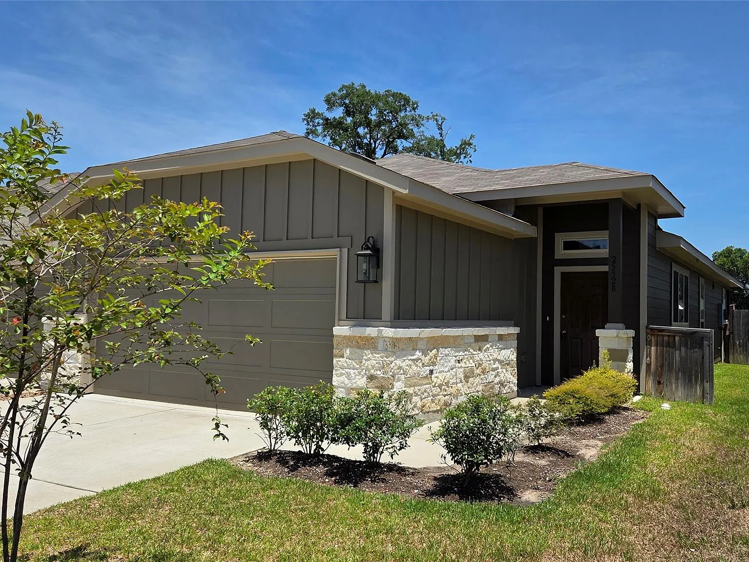 3 bed, 2.0 bath, 1356 sqft, $1,725 — Photo 2