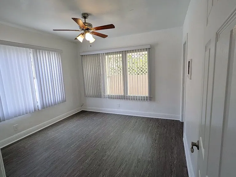 Del Oro Apartments — Photo 7