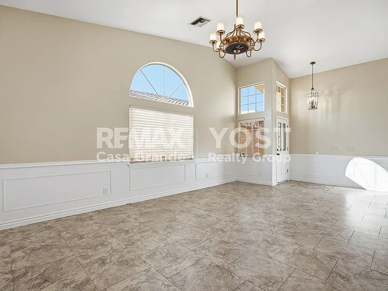 2094 N Sweetwater Dr — Photo 15
