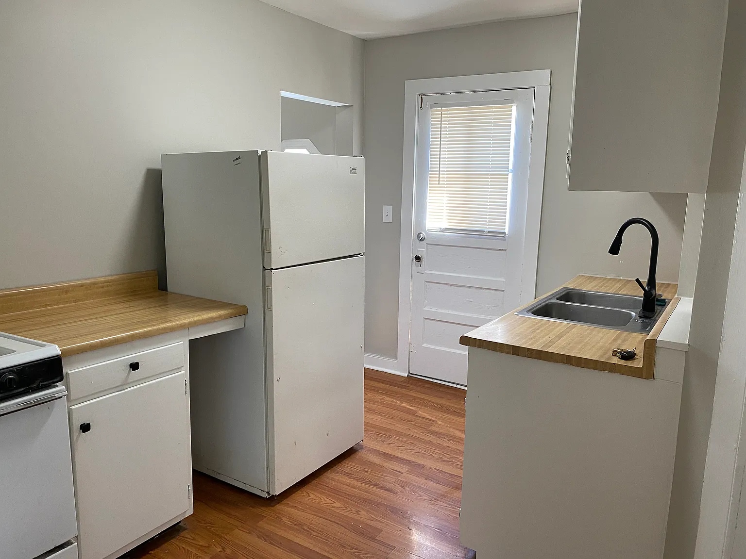 2 bed, 750 sqft, $1,200 — Photo 2