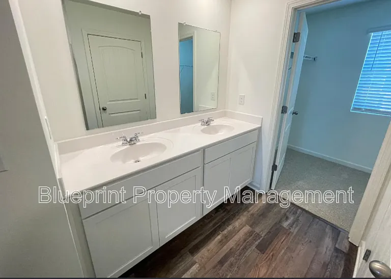 229 Chelsea Park Cir — Photo 11
