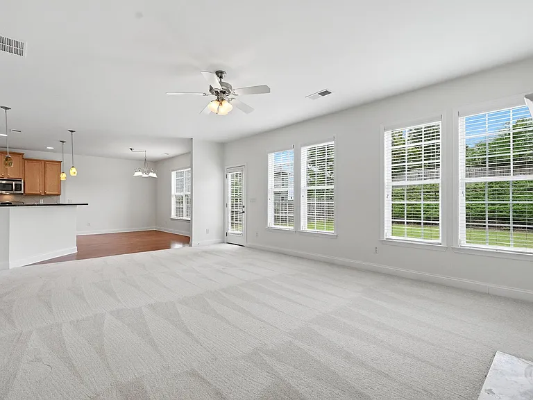 3320 Pebble Ridge Ln — Photo 6