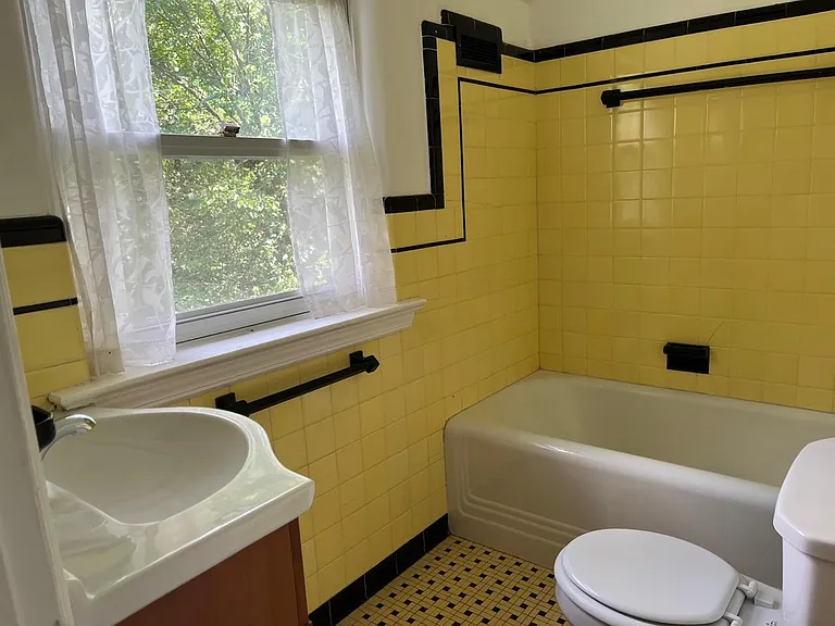 85 Continental Dr — Photo 13
