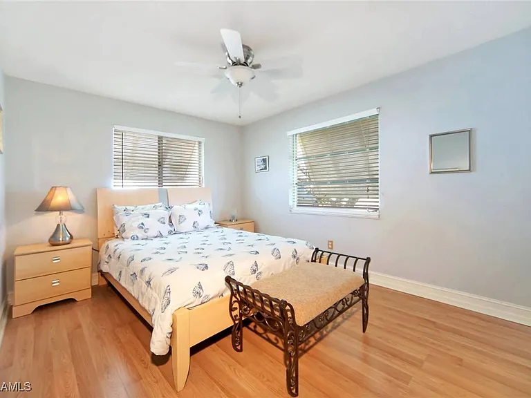 1140 SW 44th St — Photo 10