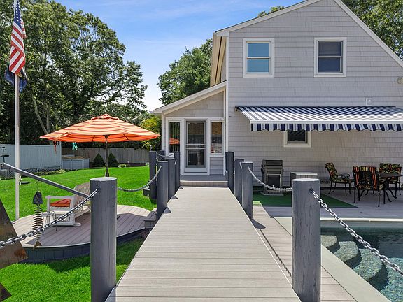 3rd image of 25 Cowhill Ln