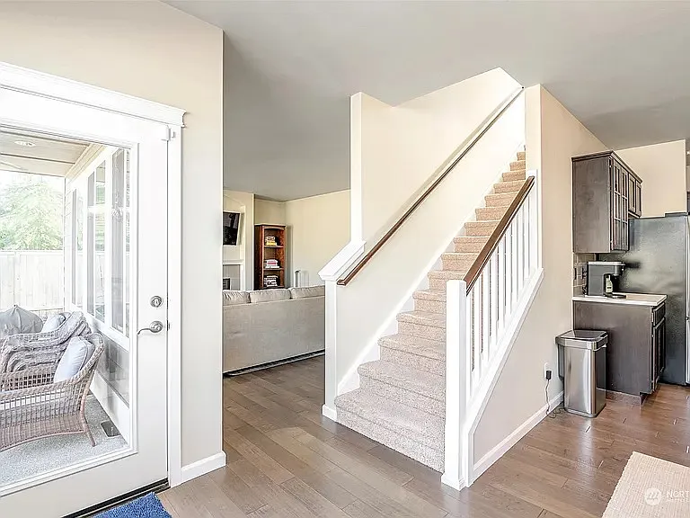 4210 Dudley Dr NE — Photo 3
