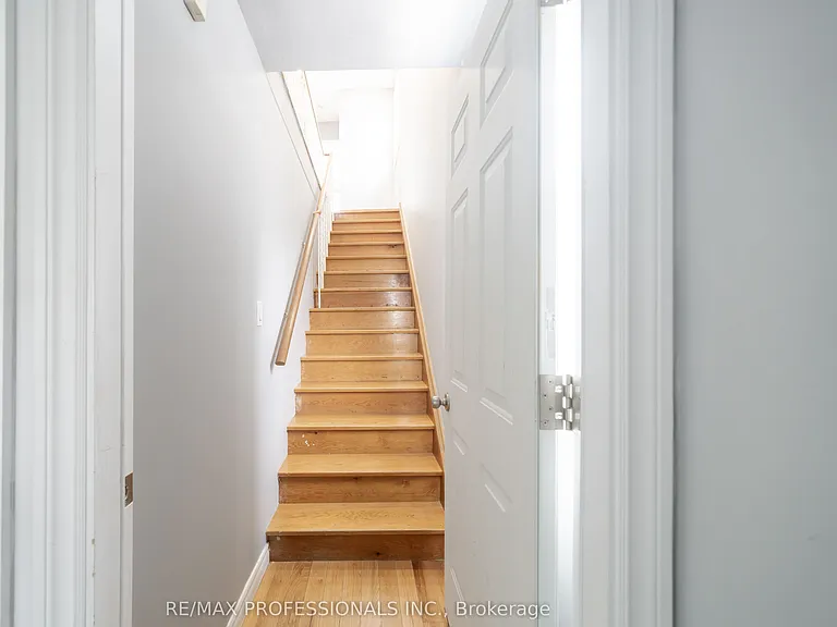 35A Bowie Ave #UPPER — Photo 5