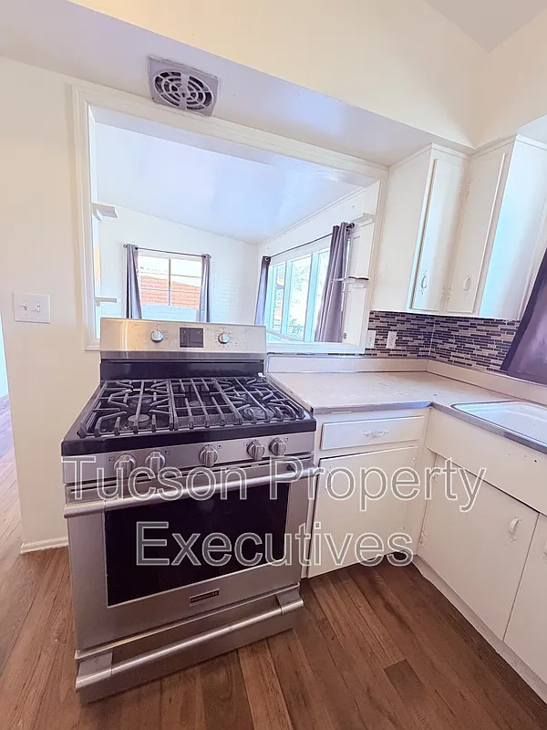 1 bed, 1.0 bath, 500 sqft, $900 — Photo 3