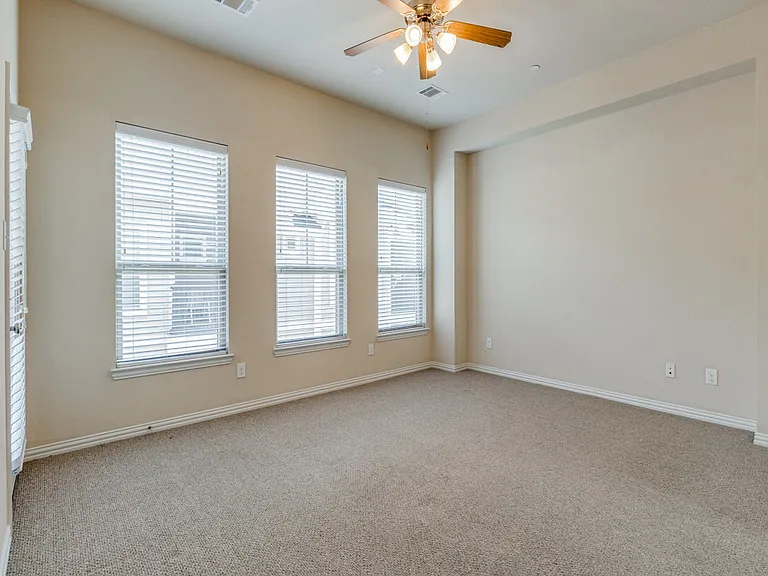2326 Stutz Dr #103 — Photo 16