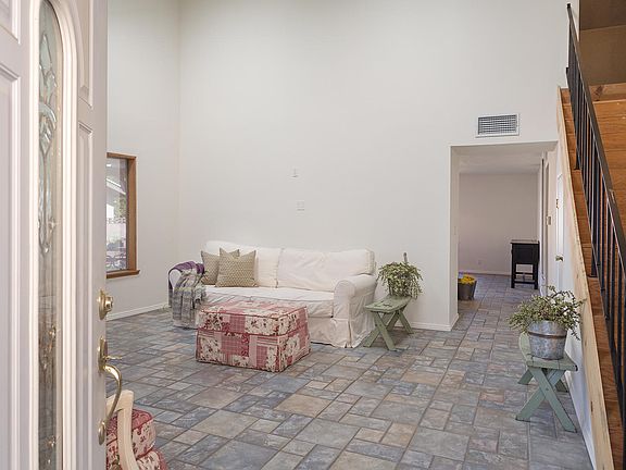 5th image of 3327 Hilldale Ave