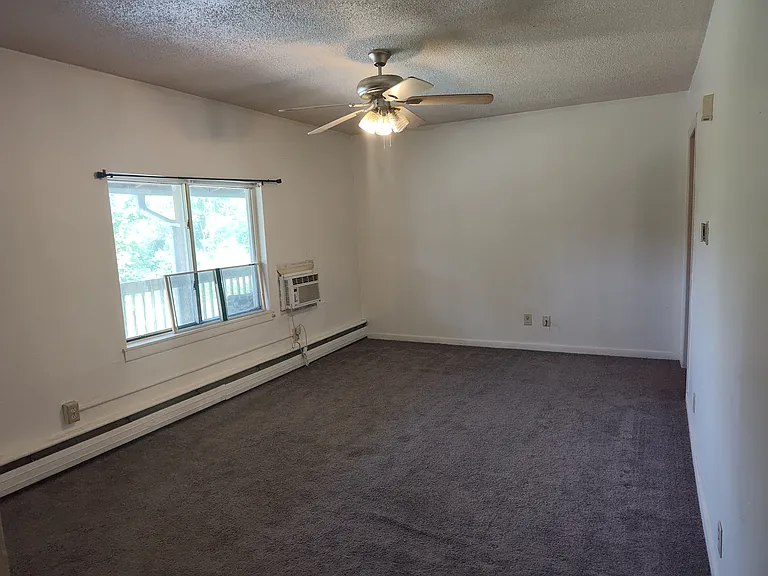 34 Rosalyn Ct #102M — Photo 2