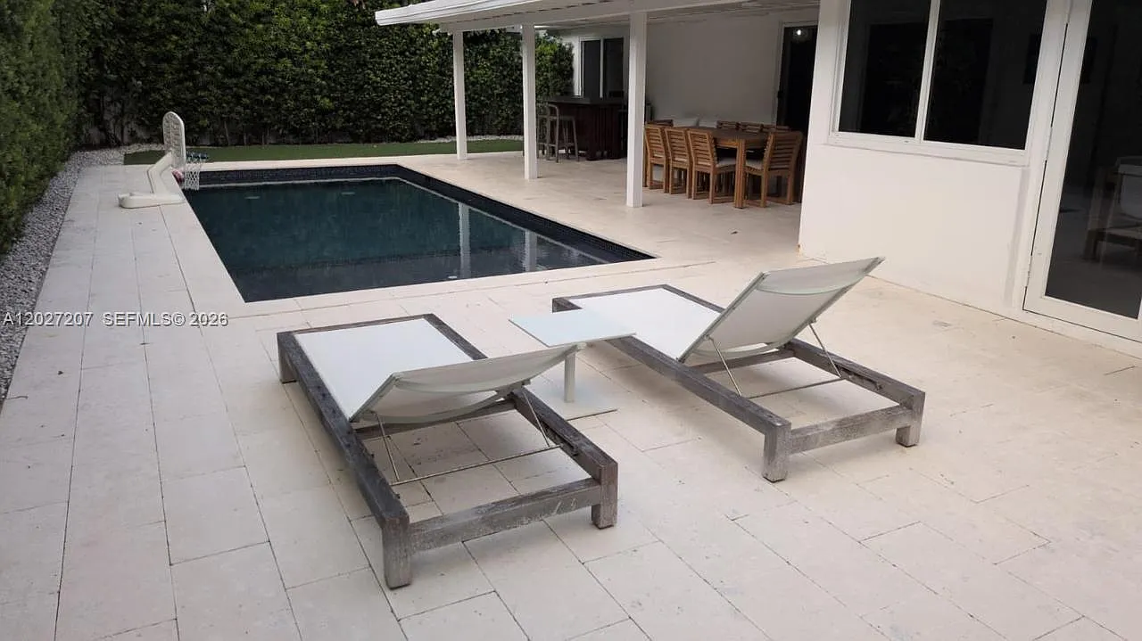 Biscayne Key Estates — Photo 1