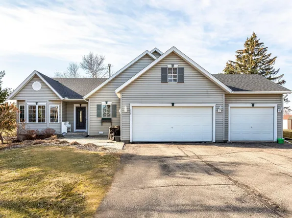 335 Golf Course Ln, Ellsworth, WI 54011
