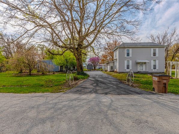 109 W Benton St, Tower Hill, IL 62571