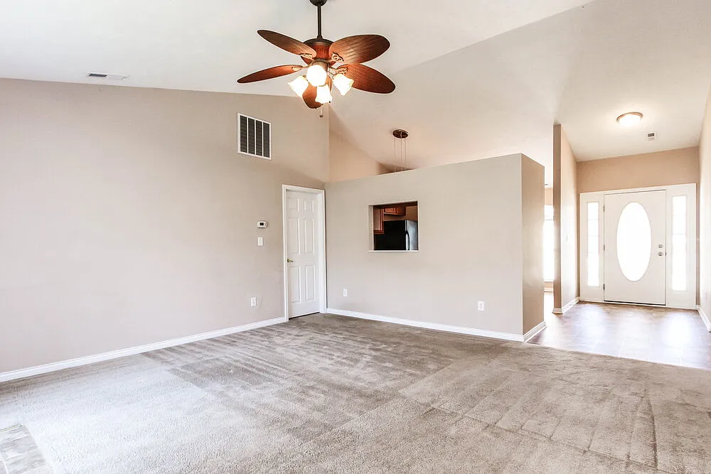 3 bed, 2.0 bath, 1416 sqft, $2,900 — Photo 2