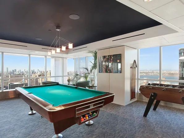 350 West 42nd Street image 16 of 17