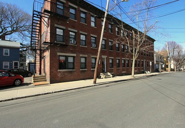 43 Ivaloo St #5R — Photo 1