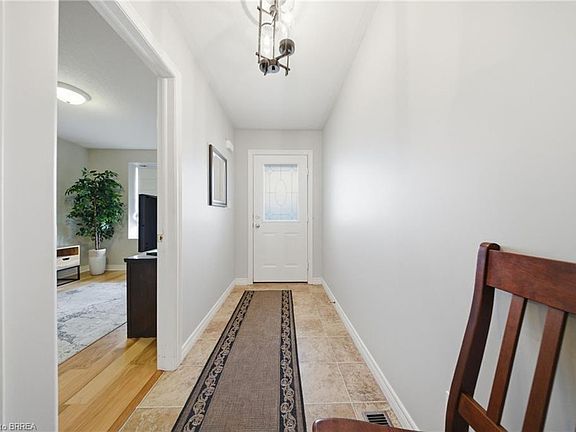 3rd image of 385 Park Rd N #1