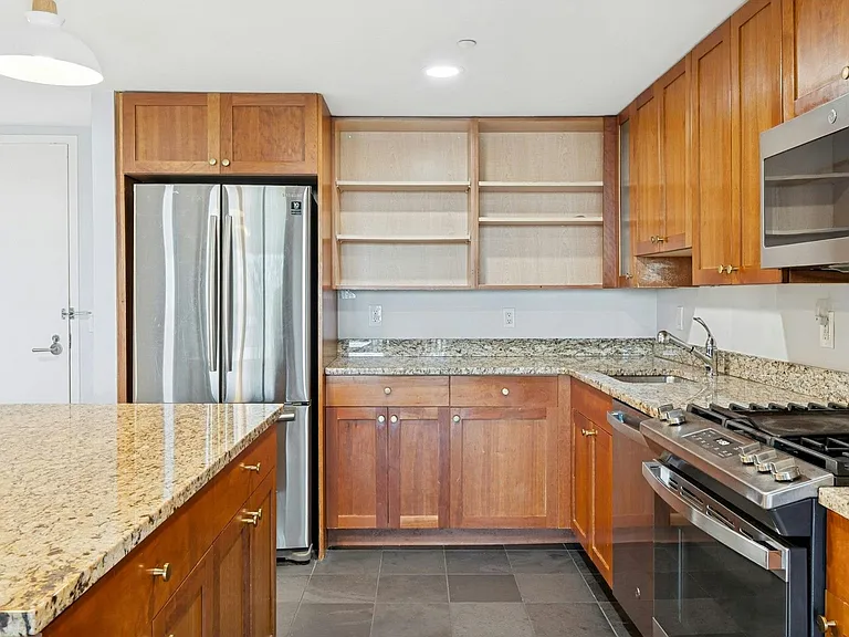 700 Grove St #8R — Photo 4