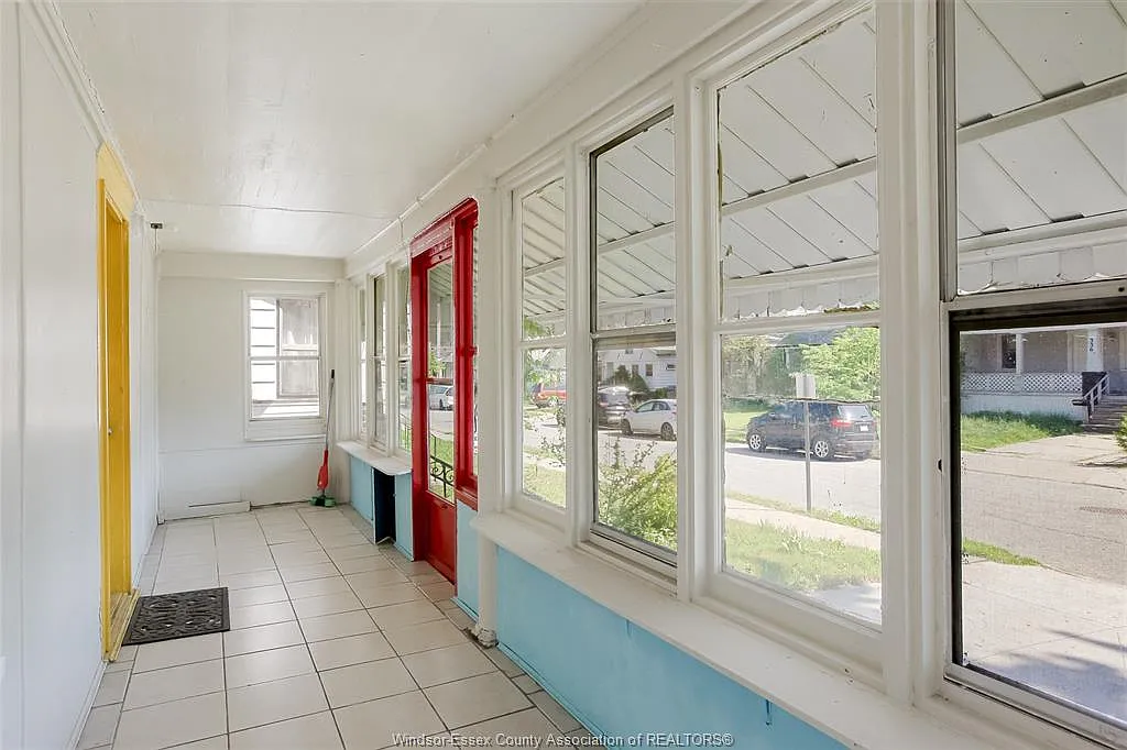 5 bed, 1.5 bath, $1,700 — Photo 3