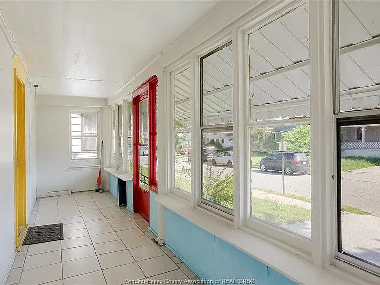 361 Josephine Ave — Photo 3