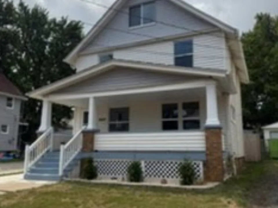 3807 Cecilia Ave
